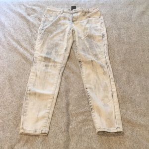 MOSSIMO, stone washed, white and sliver jeans.